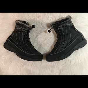 Totes Eve Winter bloots with faux fur womens sz 8